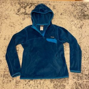 Patagonia women’s cobalt blue re-tool Snap-T pullover hoodie. Size M